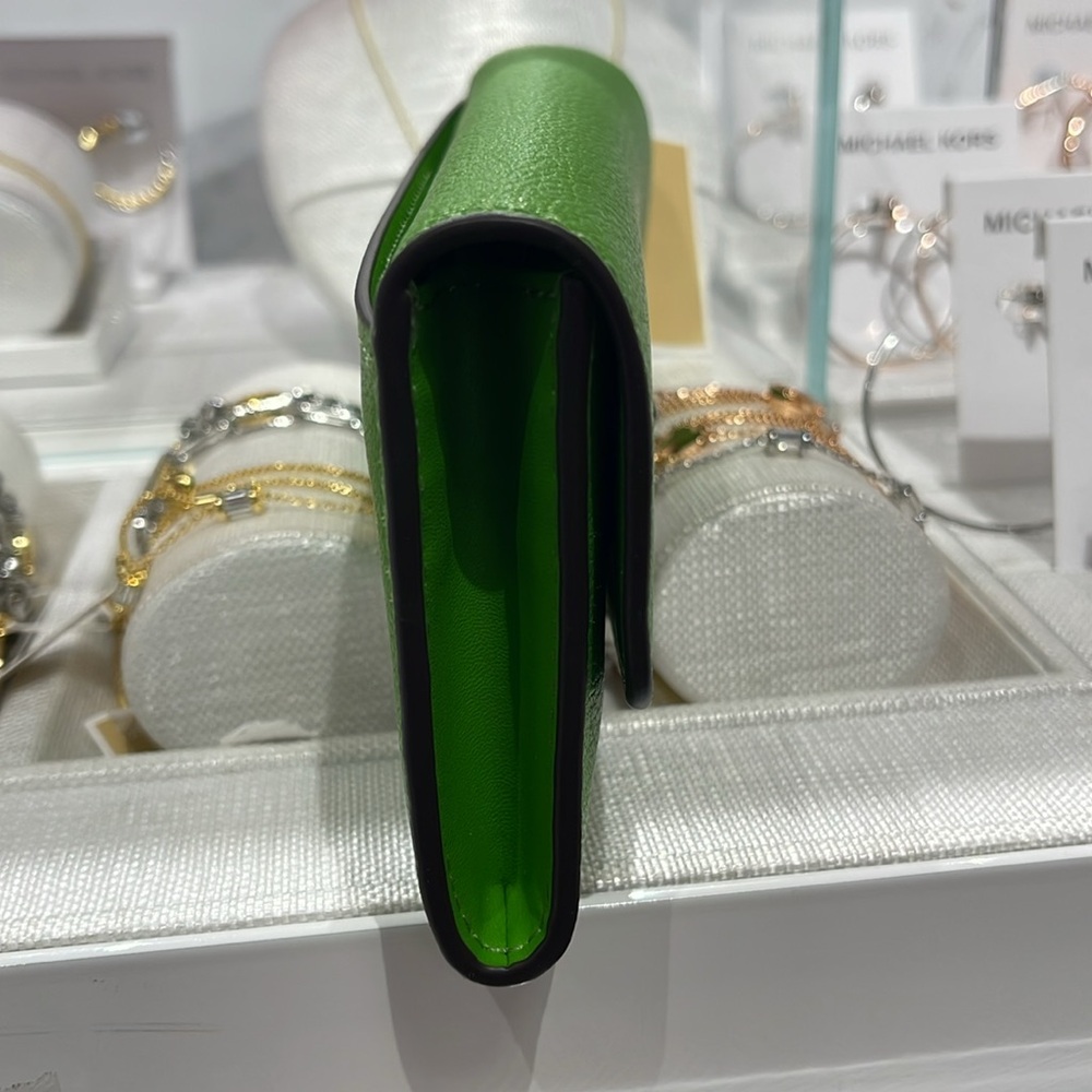 Michael Kors Hamilton Large Leather Flap Continental Wallet
Jungle Green 
NWT - Picture 3 of 16